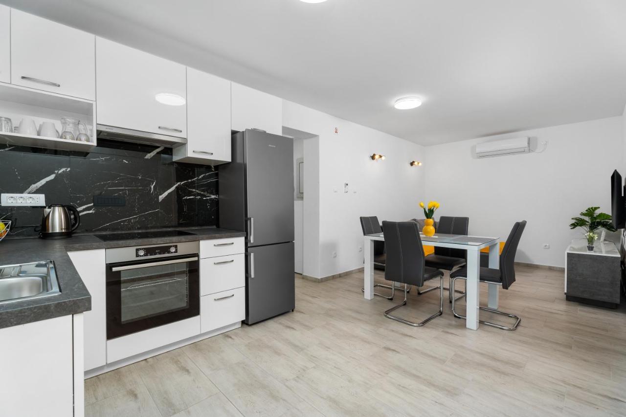 Josip Apartment Kaštela Екстериор снимка